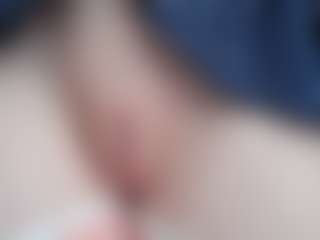 NaughtyBlooms's Live Sex Cam Show