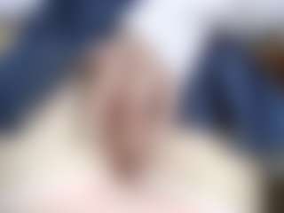 NaughtyBlooms's Live Sex Cam Show