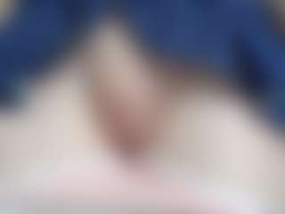 NaughtyBlooms's Live Sex Cam Show