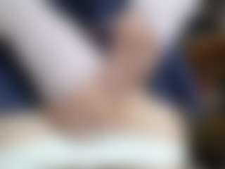 NaughtyBlooms's Live Sex Cam Show