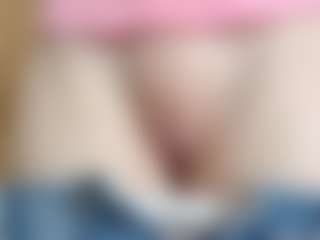 NaughtyBlooms's Live Sex Cam Show