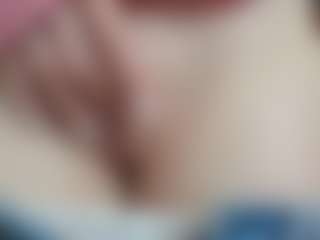 NaughtyBlooms's Live Sex Cam Show