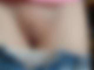 NaughtyBlooms's Live Sex Cam Show