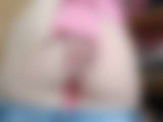 Live cam show with NaughtyBlooms - Wet on madthumbs