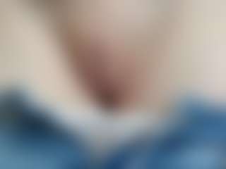 NaughtyBlooms's Live Sex Cam Show
