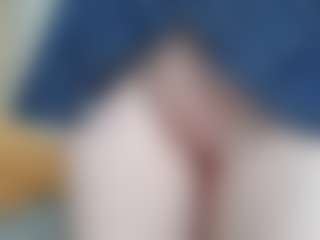 NaughtyBlooms's Live Sex Cam Show