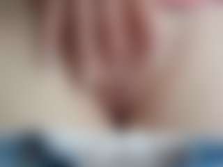 NaughtyBlooms's Live Sex Cam Show