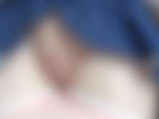 NaughtyBlooms's Live Sex Cam Show