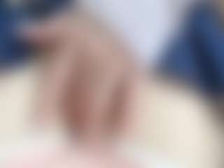 NaughtyBlooms's Live Sex Cam Show