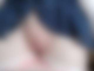 NaughtyBlooms's Live Sex Cam Show