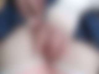 NaughtyBlooms's Live Sex Cam Show
