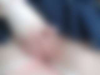 NaughtyBlooms's Live Sex Cam Show