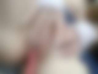 NaughtyBlooms's Live Sex Cam Show