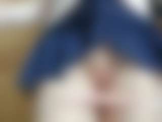 NaughtyBlooms's Live Sex Cam Show