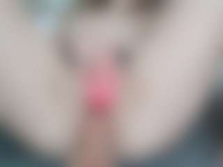 Live cam show with NaughtyBlooms - Shaved Pussy Toys on StripNow