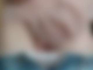 NaughtyBlooms's Live Sex Cam Show
