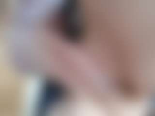 NaughtyBlooms's Live Sex Cam Show