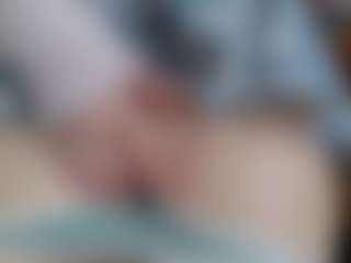 NaughtyBlooms's Live Sex Cam Show