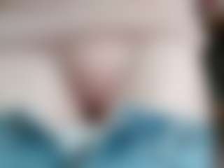 NaughtyBlooms's Live Sex Cam Show