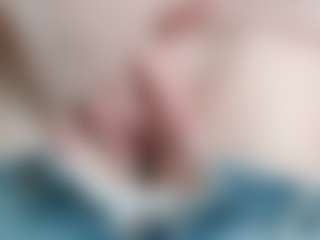 NaughtyBlooms's Live Sex Cam Show