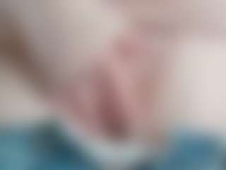 NaughtyBlooms's Live Sex Cam Show
