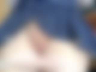 NaughtyBlooms's Live Sex Cam Show