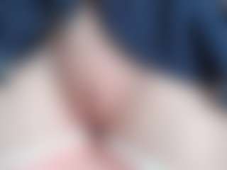 NaughtyBlooms's Live Sex Cam Show
