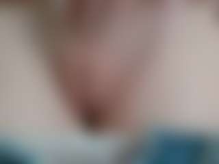 NaughtyBlooms's Live Sex Cam Show