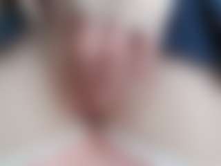 NaughtyBlooms's Live Sex Cam Show