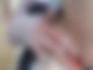 NaughtyBlooms's Live Sex Cam Show