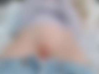 NaughtyBlooms's Live Sex Cam Show