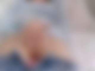 NaughtyBlooms's Live Sex Cam Show