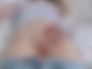 NaughtyBlooms's Live Sex Cam Show