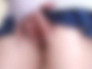 NaughtyBlooms's Live Sex Cam Show