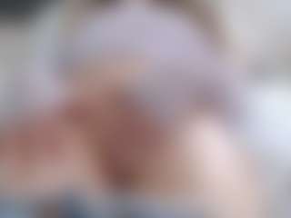 NaughtyBlooms's Live Sex Cam Show