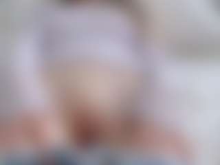 NaughtyBlooms's Live Sex Cam Show
