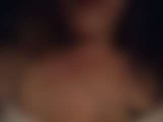 Lona P. MILF webcam performer live streaming
