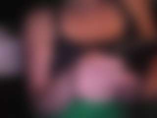 Live cam show with Lona P. - MILF on TeamSkeetLive