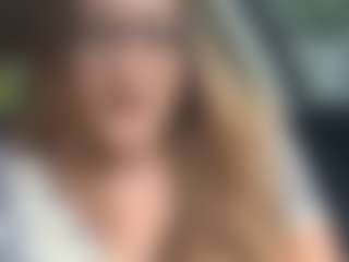 Lona P. MILF webcam performer live streaming