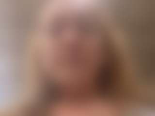Lona Pounder's Live Sex Cam Show