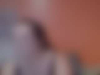 Lona Pounder MILF webcam performer live streaming