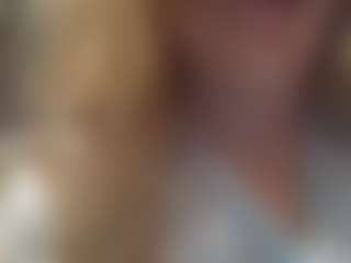 Live cam show with Lona Pounder - Big Ass Big Tits on CamClone