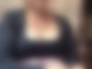 Lona Pounder MILF webcam performer live streaming