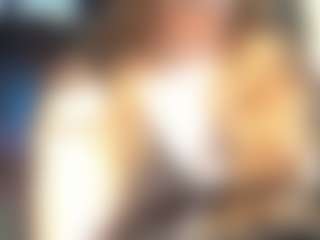 Live cam show with Lona Pounder - Public Toys on chickslive.net