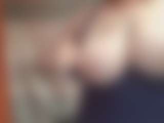 Lona Pounder's Live Sex Cam Show