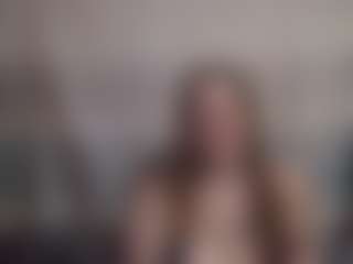 Lona Pounder MILF webcam performer live streaming
