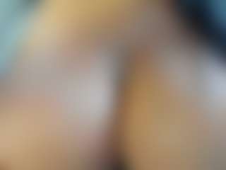 Dulcinea-2's Live Sex Cam Show