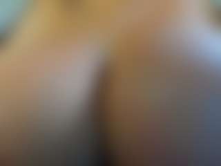 Dulcinea-2's Live Sex Cam Show