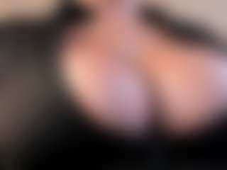 Dulcinea-2's Live Sex Cam Show