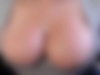 Dulcinea-2's Live Sex Cam Show